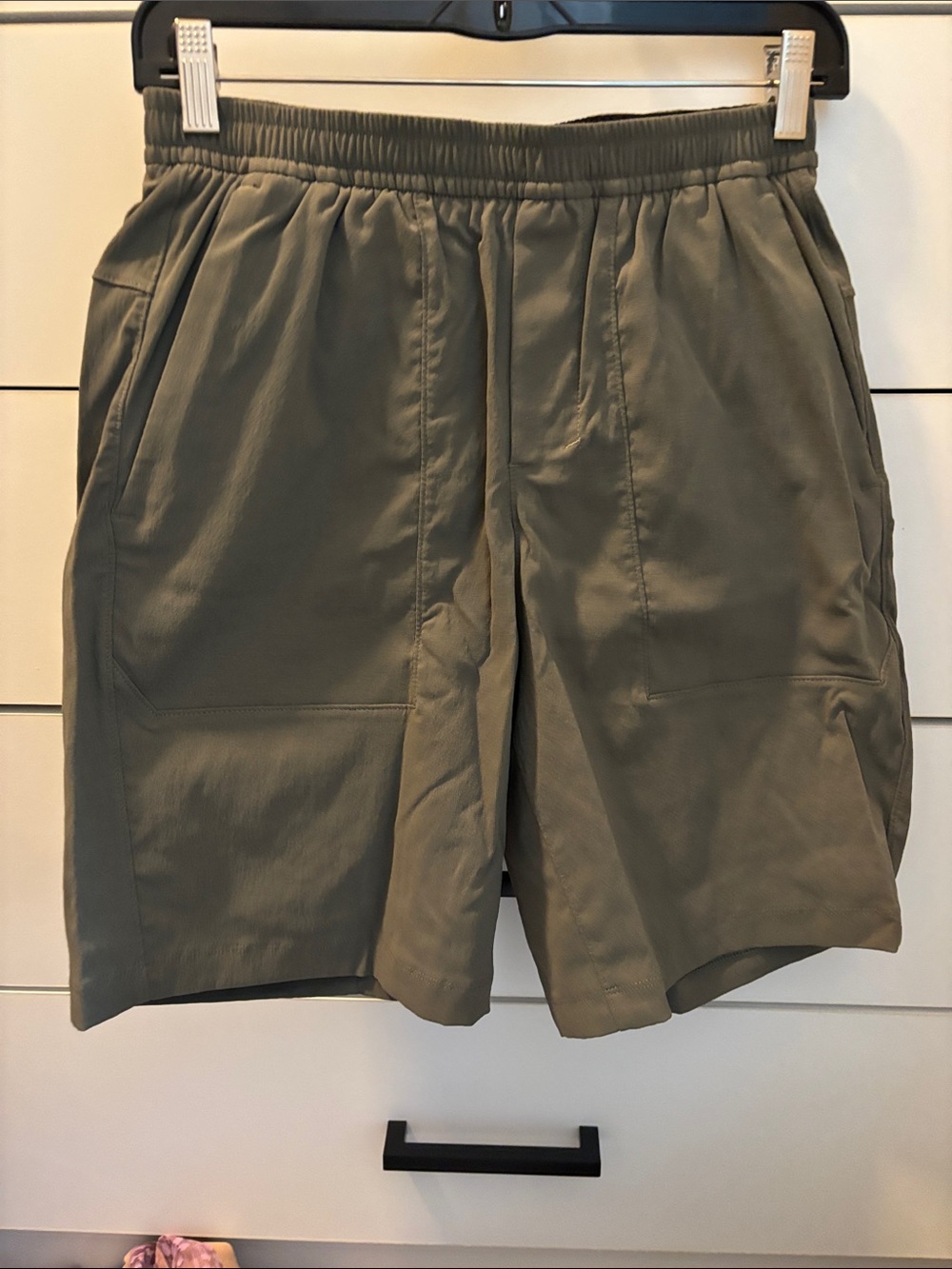 Men's Elastic-Waist Olive Green Lulu bowline short
